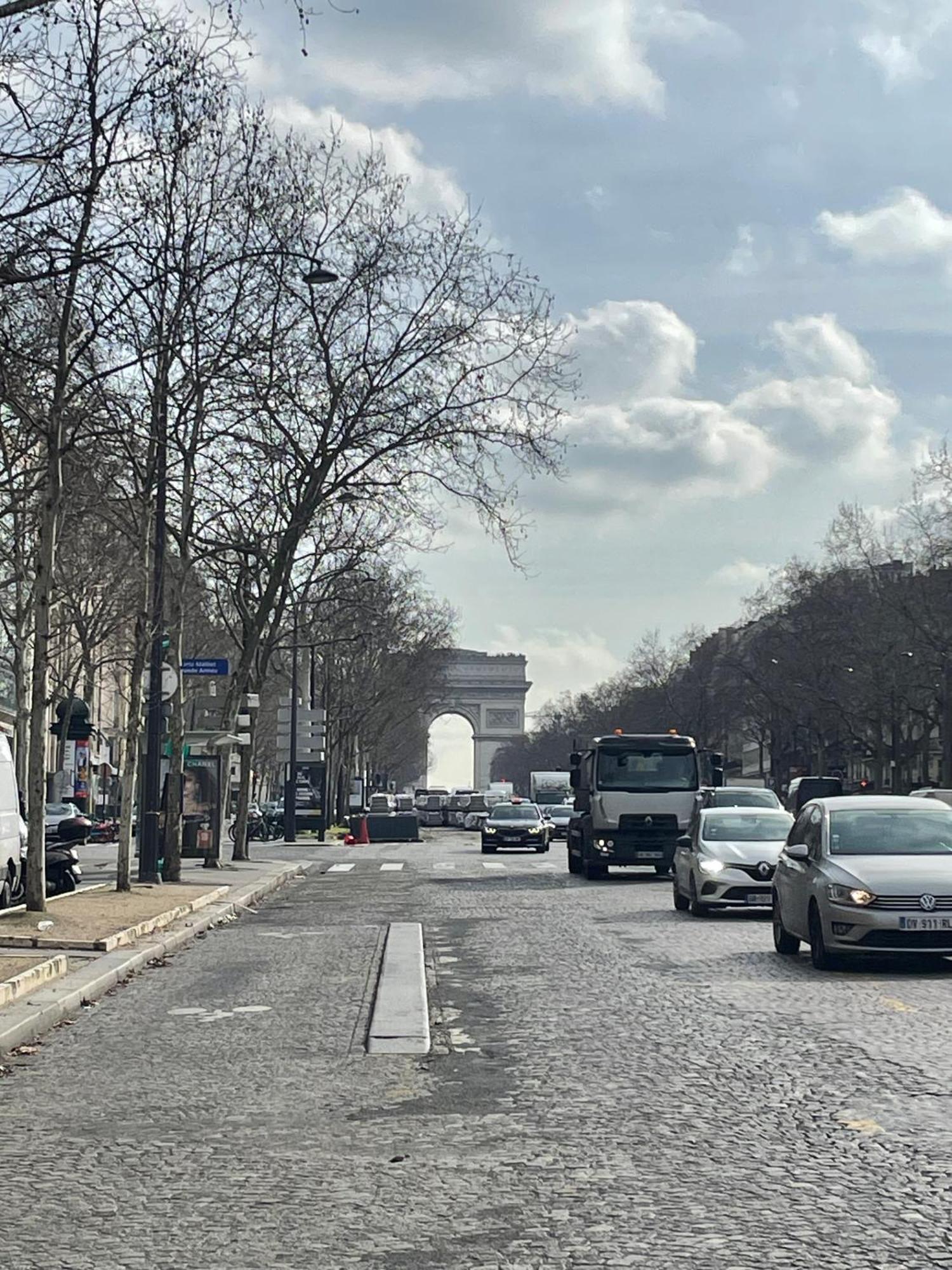 Privee, Sdb Partage, Arc De Triomphe, Metro 1, T3b, Rer C E A Homestay *